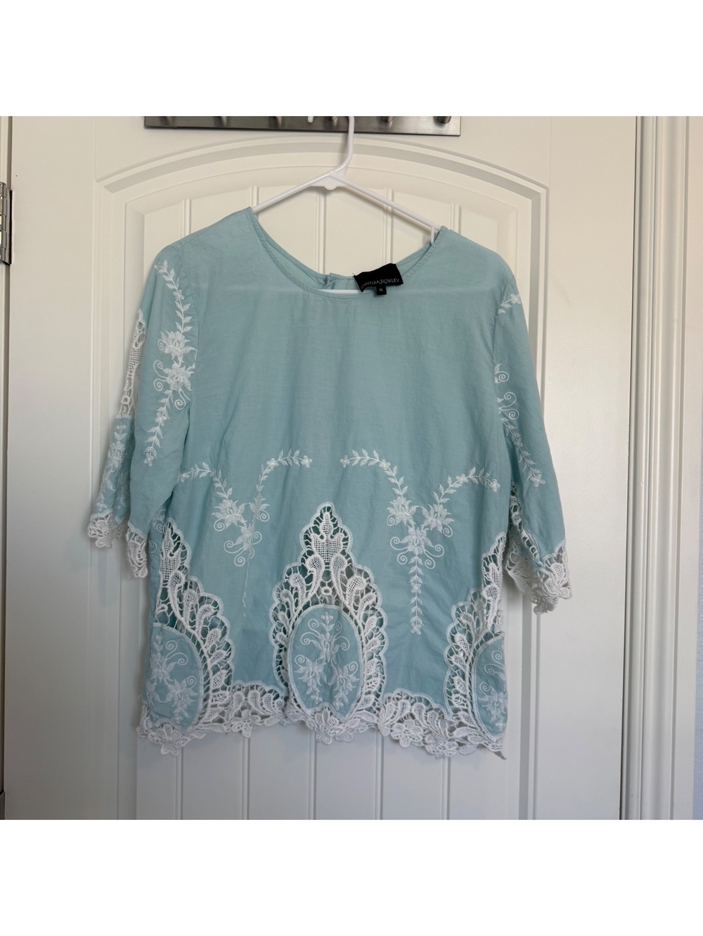 Cynthia Rowley Light Blue Cotton Embroidered Button-Back Blouse XL